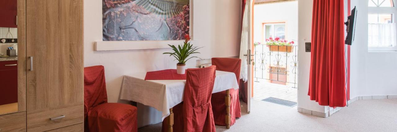 Weinschloesschen Im Weingut Roos Hotel Ilbesheim Eksteriør billede